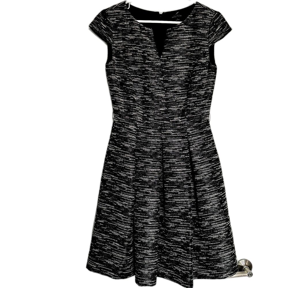Tahari Arthur S Levine Black White Work Dress Cap Sleeve Sheath Size 4